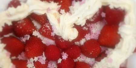 Easy Summer Party Desert With Strawberries